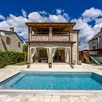 빌라 E-villa Vintage Istria With Heated And Covered Pool Cabrunici