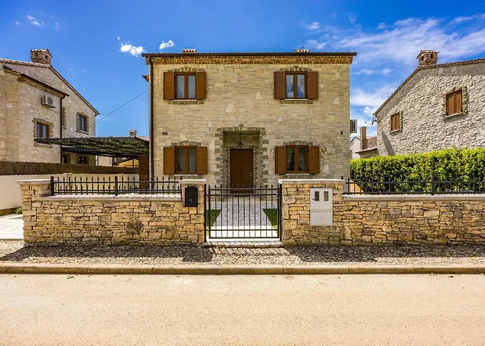 E-villa Vintage Istria With Heated And Covered Pool فيلة