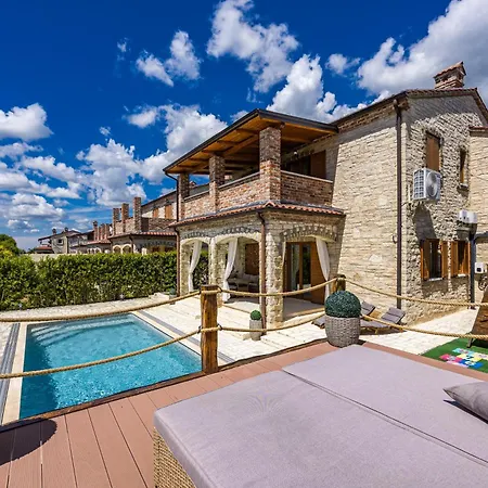 E-villa Vintage Istria With Heated And Covered Pool Villa *