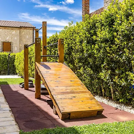 E-villa Vintage Istria With Heated And Covered Pool Vila *