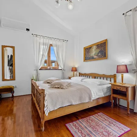 E-villa Vintage Istria With Heated And Covered Pool Čabrunići