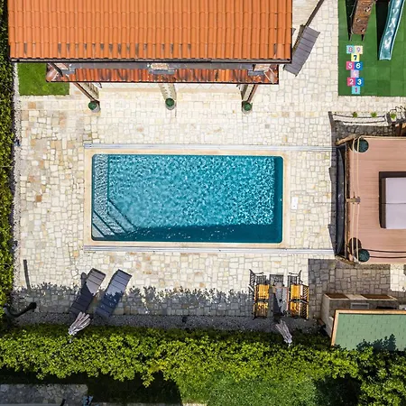 E-villa Vintage Istria With Heated And Covered Pool *